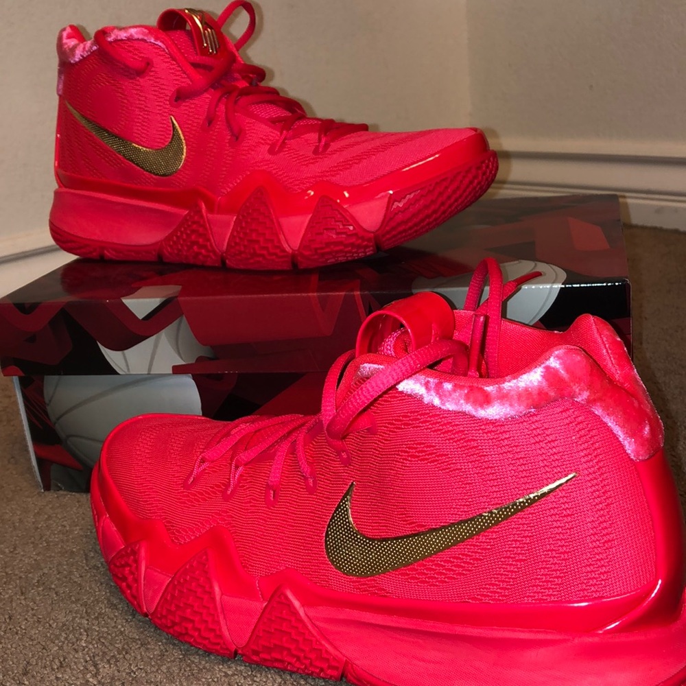 Kyrie 4 RED CARPET